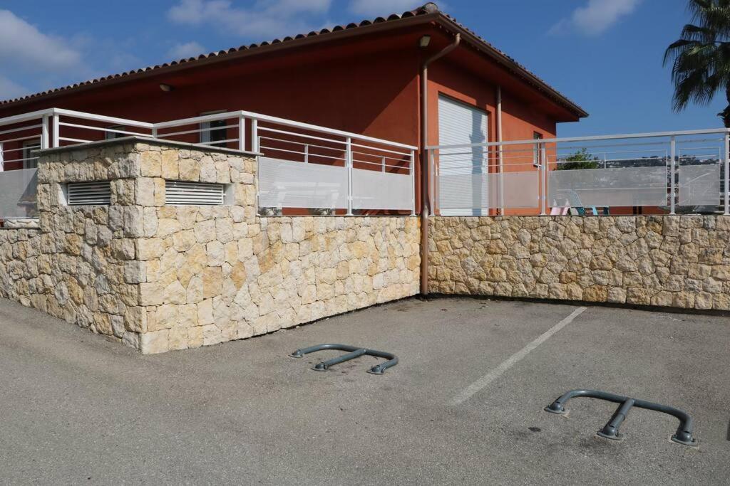 Charmant Studio Au Calme Saint-Laurent-du-Var Exterior foto